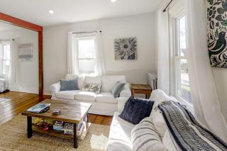 Coastal home with new, full kitchen, walkable downtown location - 6