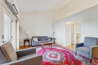 Convenient Dog-Friendly Townhouse w/Bay Views, Fast WiFi, A/C, Gas Grill, & More - 0