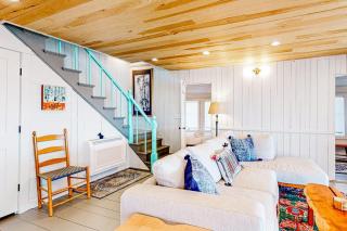 Oceanfront home on 6 acres with multi-level deck & spectacular view - 5