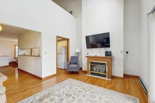 Townhome w/ Bonus Loft, High-Speed WiFi, Partial AC & Full Kitchen - 7
