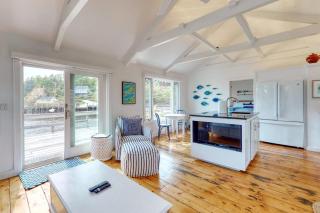 Oceanfront Cottage & Studio on Mill Cove w/ Water Views, Deck - Walk Downtown - 2