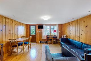 Well-equipped cottage with modern touches, WiFi, gas grill, & beautiful views - 7