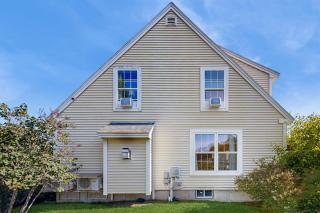 Newly Renovated Charming House with Cozy Fireplace & Outdoor Entertainment Areas - 9