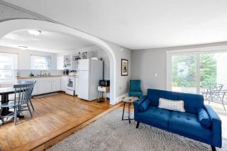 Downtown Getaway w/ Full Kitchen & Furnished Porch - Walk to the Beach/Harbor - 6