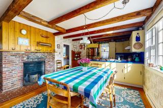 Charming Seaside Cottage with a Gas Fireplace, Spacious Patio, and Nearby Hiking - 3