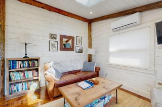 Beautifully updated cabin near town & Barrett - 6