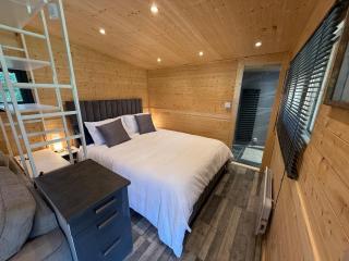 Lodge, Tranquil woodland setting - 1
