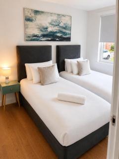 Modern 2 Bed Apartment - Free Parking - 6