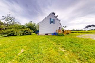 Serene home with a deck, grill, firepit, board games, washer/dryer, & mtn views - 9