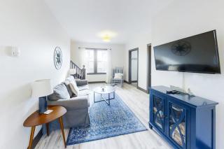 Newly Renovated Haven w/ Deck, Walk to Shops, Dining & Marina, Pet friendly - 6