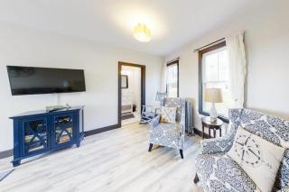 Newly Renovated Haven w/ Deck, Walk to Shops, Dining & Marina, Pet friendly - 7