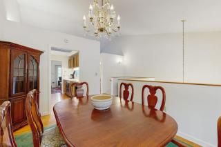 Convenient Dog-Friendly Townhouse w/Bay Views, Fast WiFi, A/C, Gas Grill, & More - 4