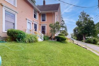 Cozy apartment with harbor view - full kitchen & washer/dryer - walk to water - 9