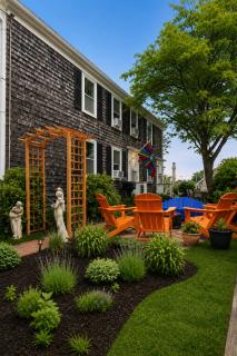 Historic Ptown Escape - Courtyard, Fire Pit, AC - 9