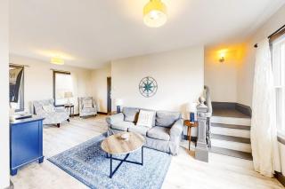 Newly Renovated Haven w/ Deck, Walk to Shops, Dining & Marina, Pet friendly - 9