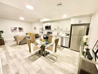 Cozy 1 Bedroom suite close to Airport - 0