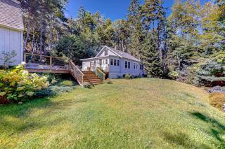 Dog-friendly bay view home - water views - 9