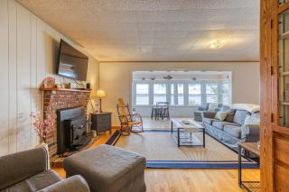 Lakefront cottage w/ beautiful views of Moosehead Lake & Big Moose Mountain - 5