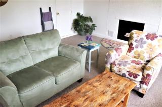 Ocean-view cottage near beach with deck, grill, & full kitchen - 4