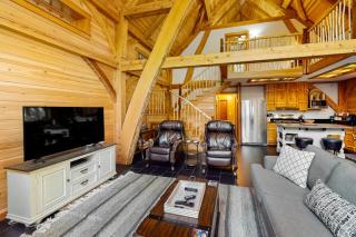 The Cabin on 32 wooded acres - tranquil new-build with sauna & forested views - 4