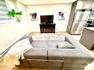 Cozy 1 or 2 bedrooms 15 min to Airport and near Shops amenities - 4