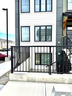 Cozy 1 or 2 bedrooms 15 min to Airport and near Shops amenities - 2