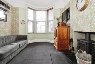 Quirky large Victorian house with private parking - 9