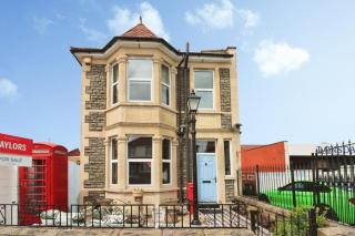Quirky large Victorian house with private parking - 0