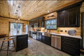 Private Luxury Cabin - Hot Tub - Fire Pit - Game Room - Broken Bow - 1