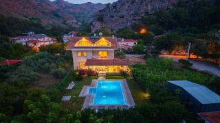 Göcek te Müstakil Havuzlu Konforlu, Bahçeli Özel Müstakil Villa - 1