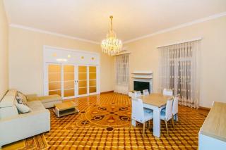 3 Bedrooms Apartment ın Center - 0