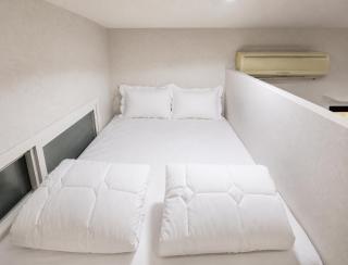 Urban Comfort Stay in Deira - 3
