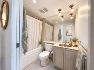 Beautiful 2-Bedroom Apartment Downtown - 2