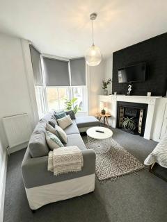 Historic Grade 2 listed Cottage with Parking - 8