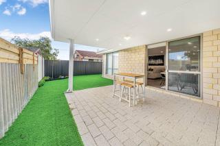Morley Luxury Home in Perth - 2
