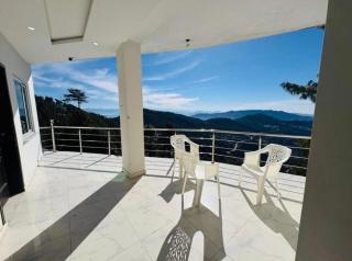 Scenic Balcony Apartment Near Kashmir Point - 3
