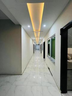 Scenic Balcony Apartment Near Kashmir Point - 8
