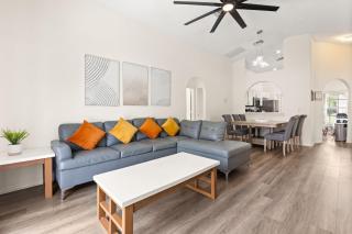 3 Bedrooms 2 Bathrooms Indian Creek 2559 Bc - 0