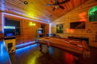 SPECIAL! Game Cabin w Hot Tub Fire Pit Pets - 8