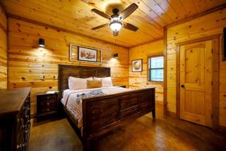 SPECIAL! Game Cabin w Hot Tub Fire Pit Pets - 6