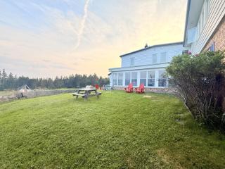 Historic Coastal Retreat - Pool & Sandy Beach Access - 7