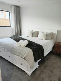 New Premium luxury 4 king beds 3 bath - 5