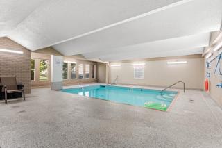 Tower city view , pool , Gym - 0