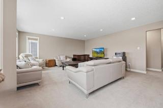 Luxury 4BR and 3,5 Bath in Beautiful Neighborhood - 3