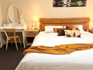 Beach&Winery Retreat with Premium King, 2Queen, 5BR 2Bath, Netflix, sleeps 12, Max 13,sofa bed upon request with extra fee - 8