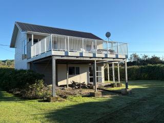 Spacious Waimārama Beach House with Large Deck - 0