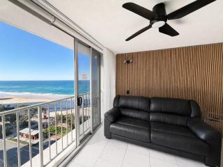 Beachfront Ocean View One Bedroom Apartment Surfers - 3