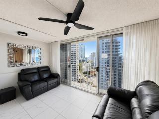 Beachfront Ocean View One Bedroom Apartment Surfers - 1