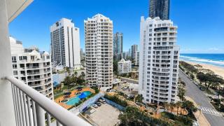 Beachfront Ocean View One Bedroom Apartment Surfers - 5