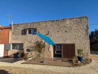 Maison avec parking - Propriété charentaise unique - FR-1-653-297 - 5